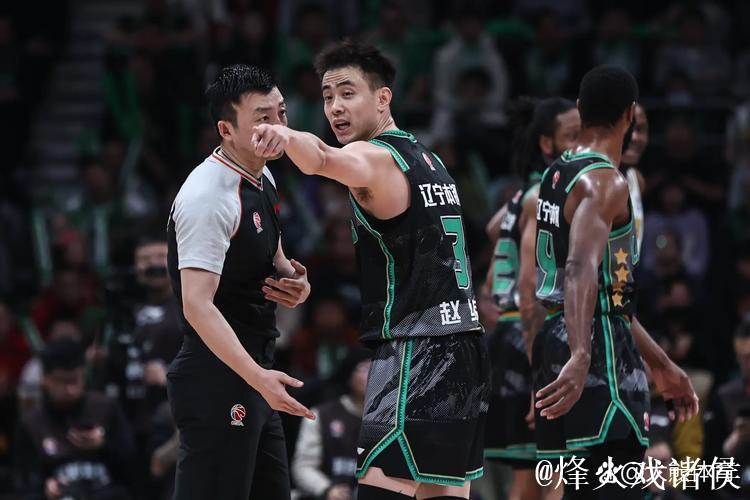 惨败辽宁暴露问题：团队欠协作，王博无调整，吴晓状态下滑致篮板失守！